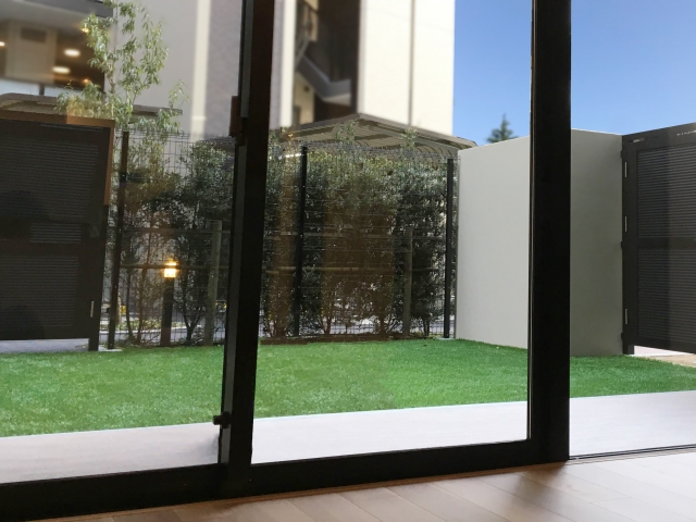 人工芝でつくる庭