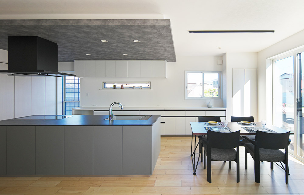 便利で効率的な回遊動線の間取り／さくら市「新築住宅」