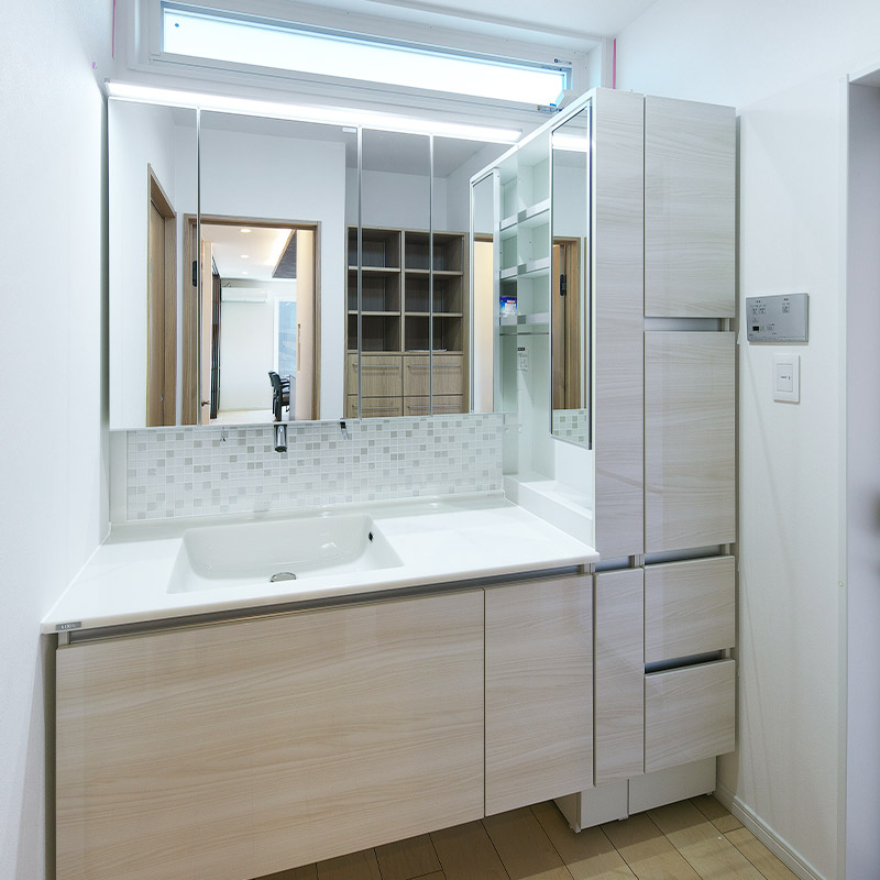 キッチン奥には洗面・脱衣室