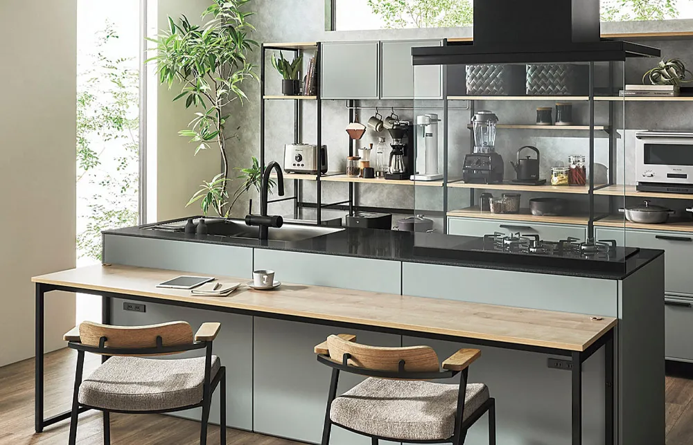 キッチン前で宿題や家事と仕事も